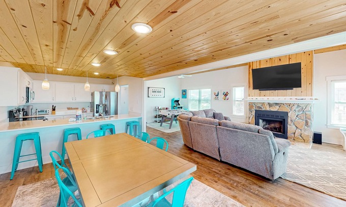 Cape San Blas House | Cozy Gulf-View Beach House w/Foosball, Patio, AC & Washer/Dryer – Pets Welcome!
