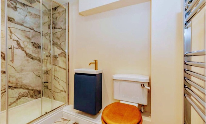 Aylesbury House | Cozy , hidden little gem!