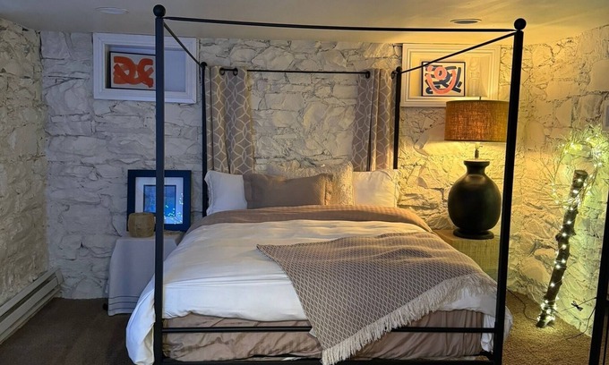 Lower Avenues Apartment | Cozy Historic Avenues Studio Luxurious Sheets 2 min Downtown, 20 min to Resorts.