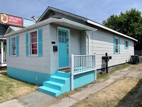 Willoughby Spit House | Cozy Historic Beach House in Ocean View cottage