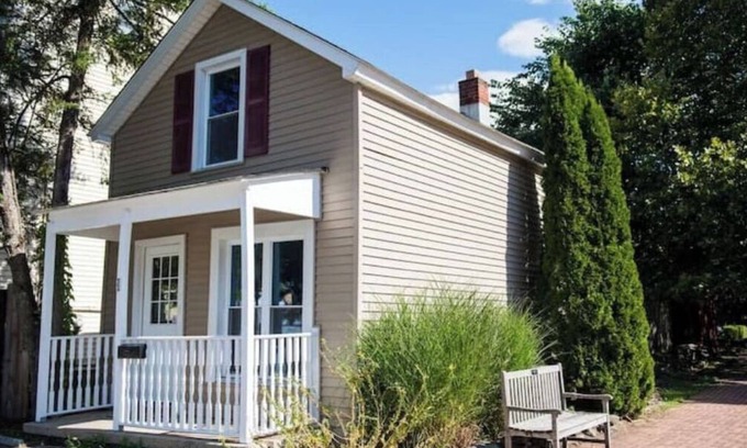 Hyde Park House | Cozy Historic Piersaull House - Charming & Quirky!