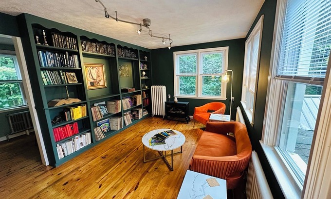 Pulaski House | Cozy Historical Riverside Cottage on Salmon River - King and Queen Beds