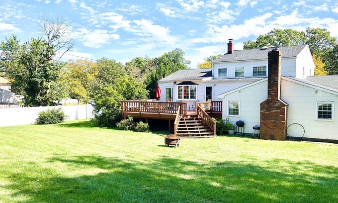 Somerset House | COZY HM WITH 3,100SF, KING BEDS in A+ LOCATION, NEAR EVERYTHING