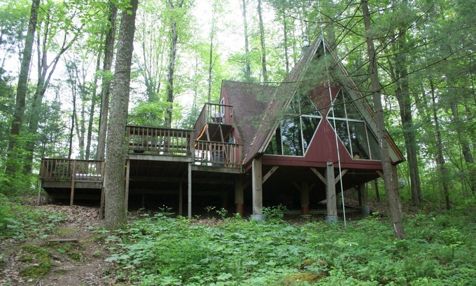Rockbridge Cottage | Cozy Hocking Hills cottage on a private lake with a hot tub!