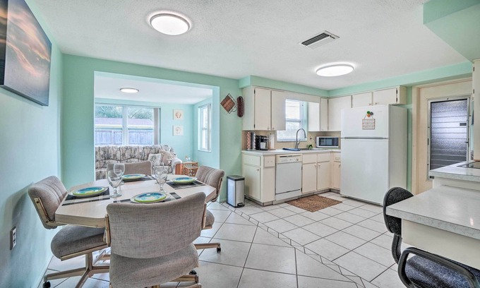 Forest Hills House | Cozy Holiday Home w/Yard ~ 5 Mi to Beach!