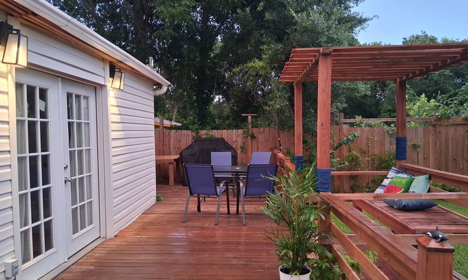 Bay Front To La Porte House | Cozy Home 2-bedroom in La Porte. n2 minutes to Sylvan Beach Park