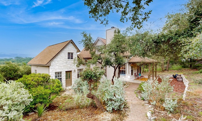 Spring Branch House | Cozy home, 2bedroom and a loft near Natural Bridge Caverns & Hilltop Views