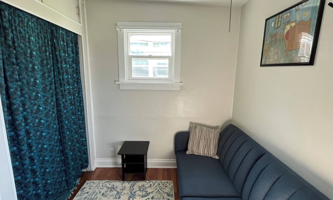 The Southampton House | Cozy Home 3-bedroom house with WiFi, AC in delightful St. Louis