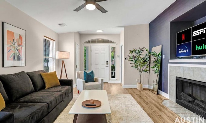 Olympic Heights House | Cozy Home away from Home, Quiet Office, King Bed