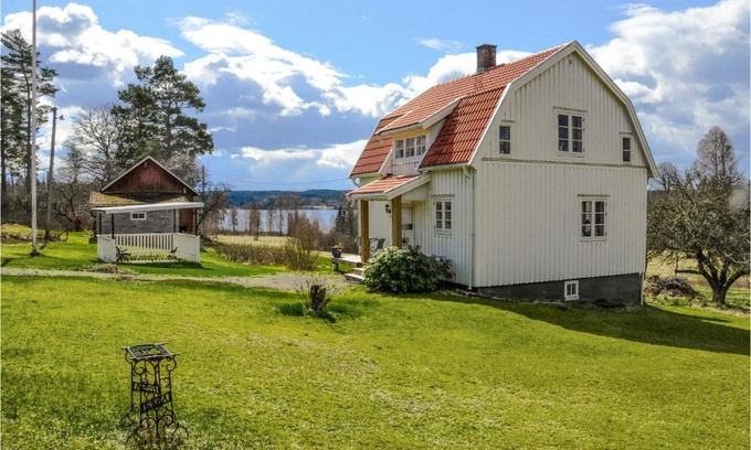 Arjang House | Cozy Home In Årjäng With Kitchen