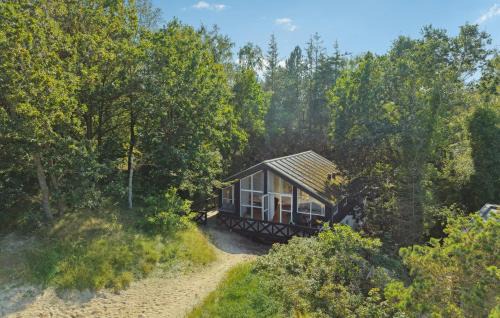 Hvidbjerg Strand House | Cozy Home In Børkop With Wifi