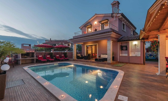 Barbariga House | Cozy home in Betiga with WiFi