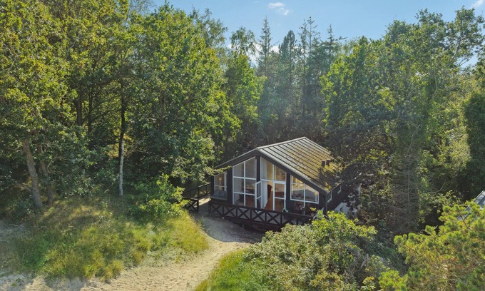 Hvidbjerg Strand House | Cozy home in Børkop with WiFi