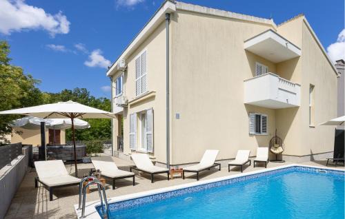 Dugopolje House | Cozy Home In Dugopolje With Jacuzzi