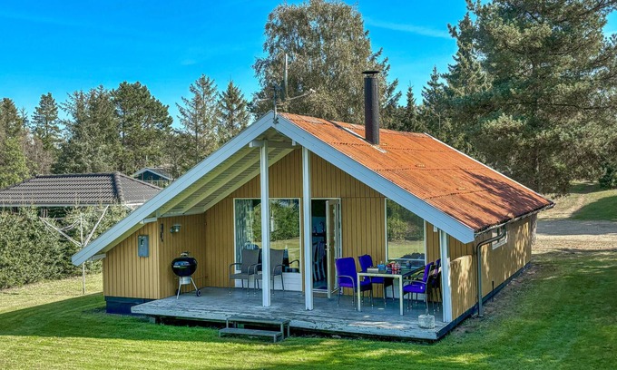 Farvang House | Cozy home in Fårvang with WiFi