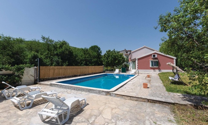 Muc House | Cozy home in Gizdavac with WiFi
