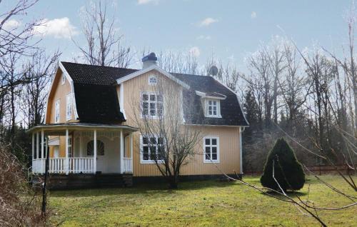 Gullabo House | Cozy Home In Gullabo With Kitchen