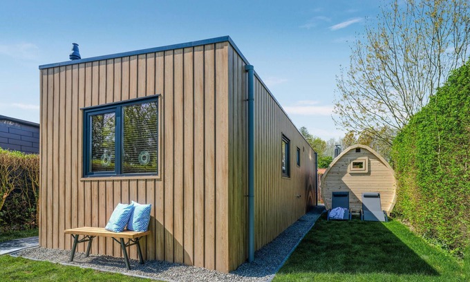 Heinkenszand House | Cozy home in Heinkenszand with kitchen