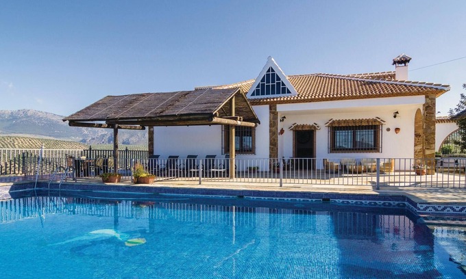 Iznajar House | Cozy home in Iznájar with kitchen