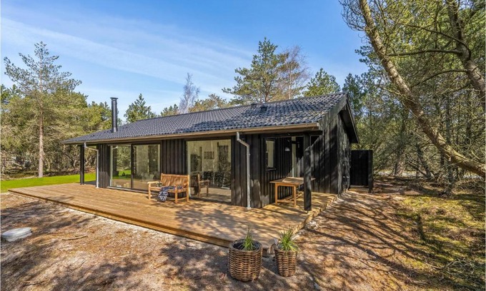 Læsø House | Cozy Home In Læsø With Kitchen