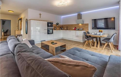 Pomer House | Cozy Home In Medulin With Kitchen