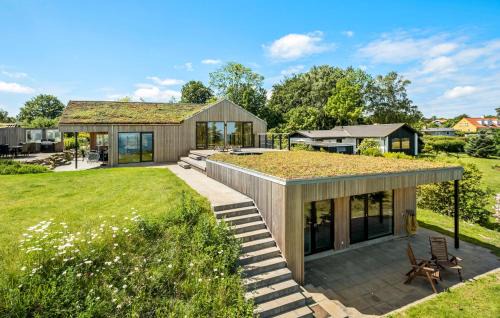 Nykobing Sjaelland House | Cozy Home In Nykøbing Sj With Kitchen