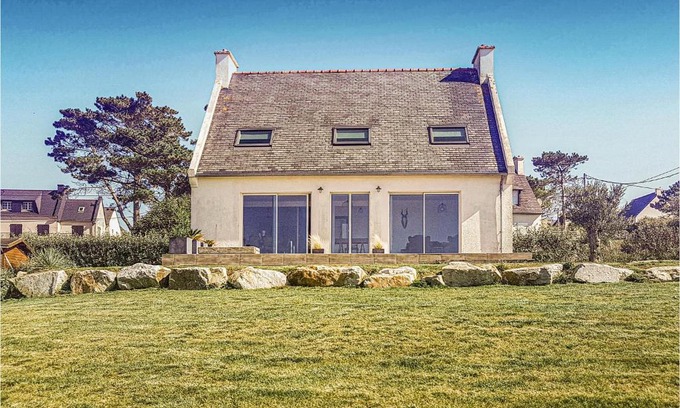Plouarzel House | Cozy Home In Plouarzel