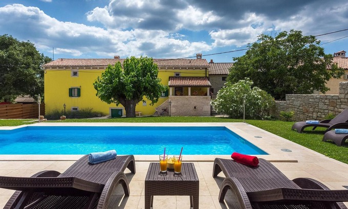 Visnjan House | Cozy home in Porec with sauna
