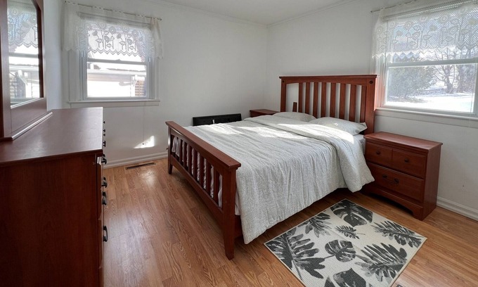 Carrying Place House | Cozy Home in Prince Edward County