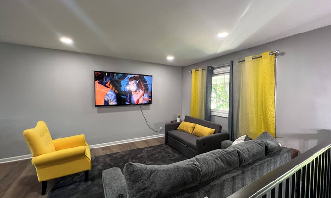 Rockford House | Cozy home in Rockford nSleeps 8