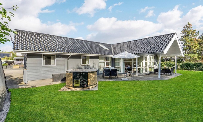 Store Kongsmark House | Cozy home in Slagelse with kitchen