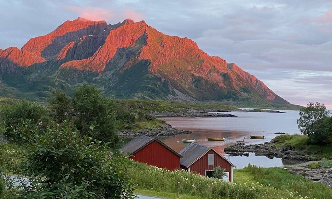 Straumsjoen House | Cozy home in Straumsjøen with kitchen