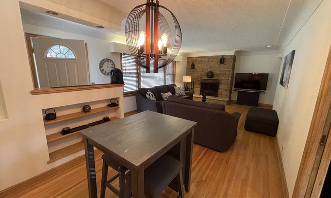 Victory House | Cozy Home in Victory Pkwy!