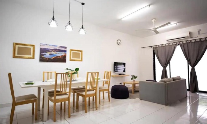 Gelang Patah House | Cozy & Homely 4BR Home Near Legoland & Hello Kitty
