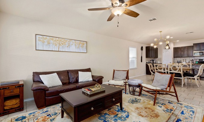 Solana Ridge House | Cozy Home Near AF BMT Lackland, Seaworld, Riverwalk, Six Flags & More