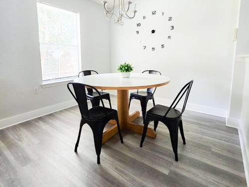 Austin House | Cozy Home Near Downtown Austin And Airport