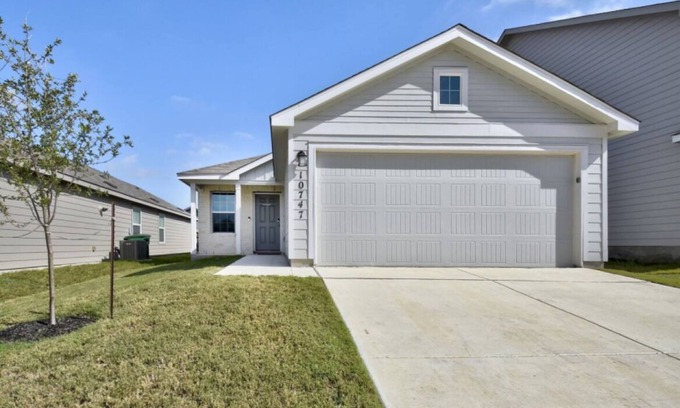 Converse House | Cozy home near Randolph AFB, BAMC, NE Methodist Hosp & Downtown SA.