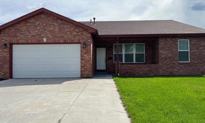 Jewell Heights - Hoffman Heights House | Cozy Home near University of Colorado, Anschutz Hospital and Children's Hospital