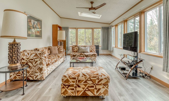 Stevenson House | Cozy Home on 1.29 Acres with 2 Decks, WiFi, AC & Easy Access to the Outdoors!
