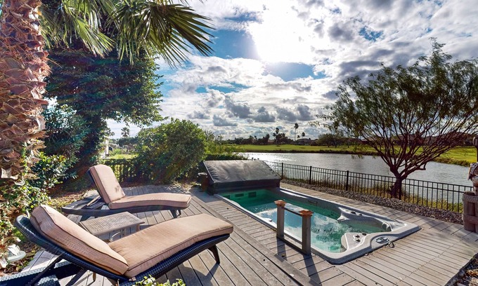 Laguna Vista House | Cozy home on golf course with hot tub spa - minutes to beach