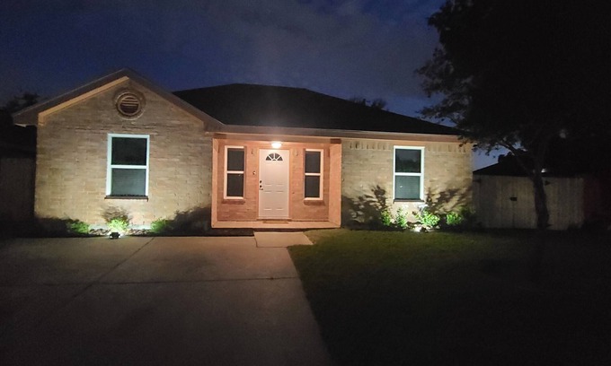 Mission House | Cozy Home on RGV