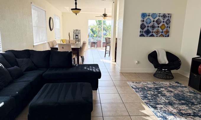 Fort Myers Shores House | Cozy home on the water with plenty of sleep space