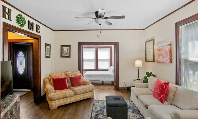 Waukegan Apartment | Cozy home perfect for families - Near Naval Base!