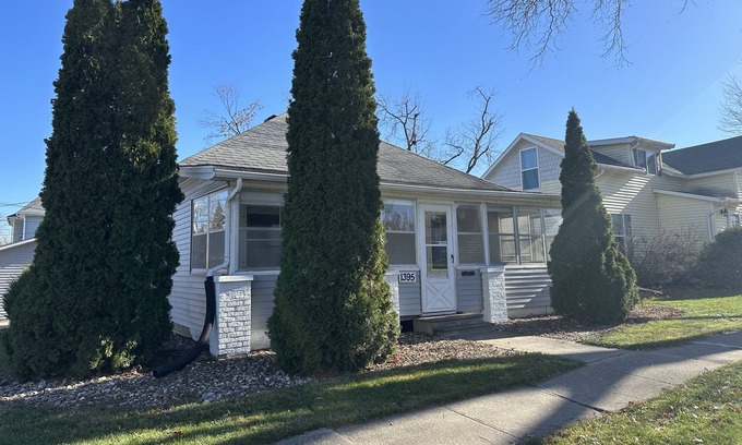 Marion House | Cozy home that is family-friendly or great for nights with friends