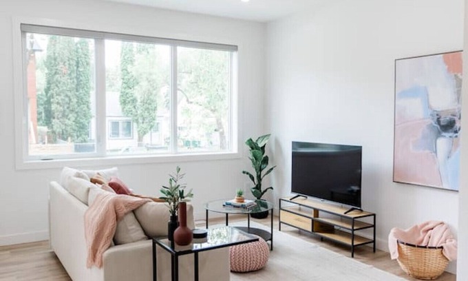 Winnipeg House | Cozy Home with Modern Comforts | Prime Location