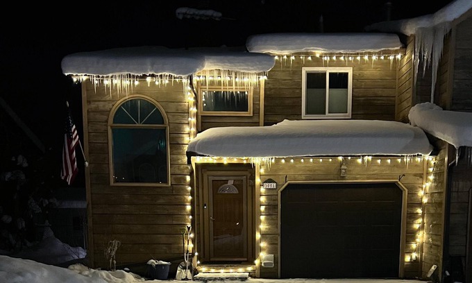 Northeast Anchorage House | Cozy home with mountain views!