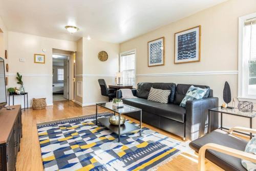 Bluemont House | Cozy House 10min to Monuments! 10min to DC by CozySuites