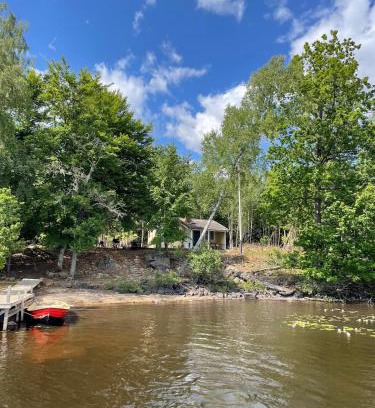 Almhult Municipality House | Cozy house in entire private Island Mocklen lake
