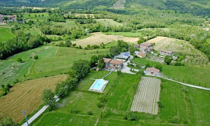 Caprese Michelangelo House | Cozy House in Caprese Michelangelo with Private Pool