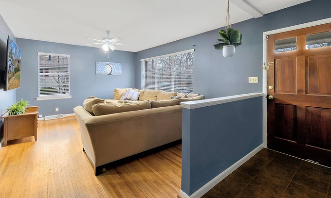 Glen Iris House | Cozy House minutes from Downtown Birmingham